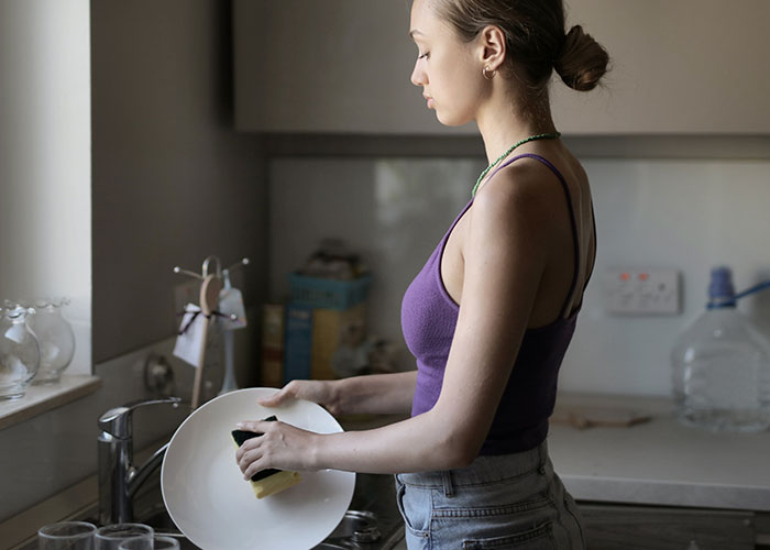 “It’s Been 12 Years And It’s Not Failed Me Yet!”: 46 Moms On Their Most Unhinged Parenting Moves