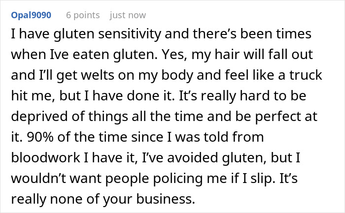 User comment about gluten sensitivity, discussing challenges of avoiding gluten and dealing with social policing at a pizza party.