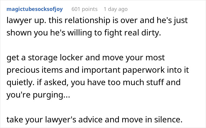 Text post discussing relationship conflict and advice on secretly moving belongings after a man invites his parents to stay. Text post discussing relationship conflict and advice on secretly moving belongings after a man invites his parents to stay.