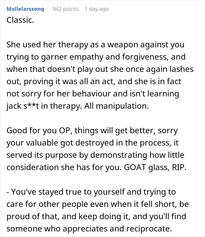 Reddit comment discussing a woman’s manipulative behavior after boyfriend dumps her for throwing away dinner he made.