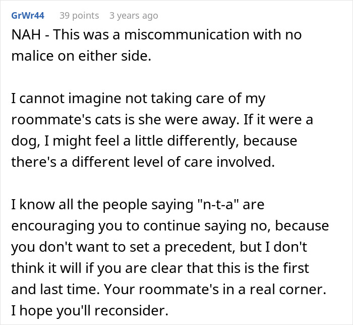 Reddit comment discussing a roommate refusing cat litter box duties during a planned family vacation conflict.
