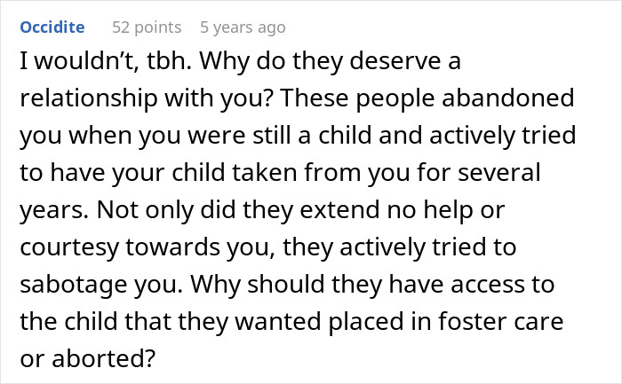 Screenshot of a comment discussing an estranged dad with cancer seeking to reconnect with daughter he disowned. Screenshot of a comment discussing an estranged dad with cancer seeking to reconnect with daughter he disowned.