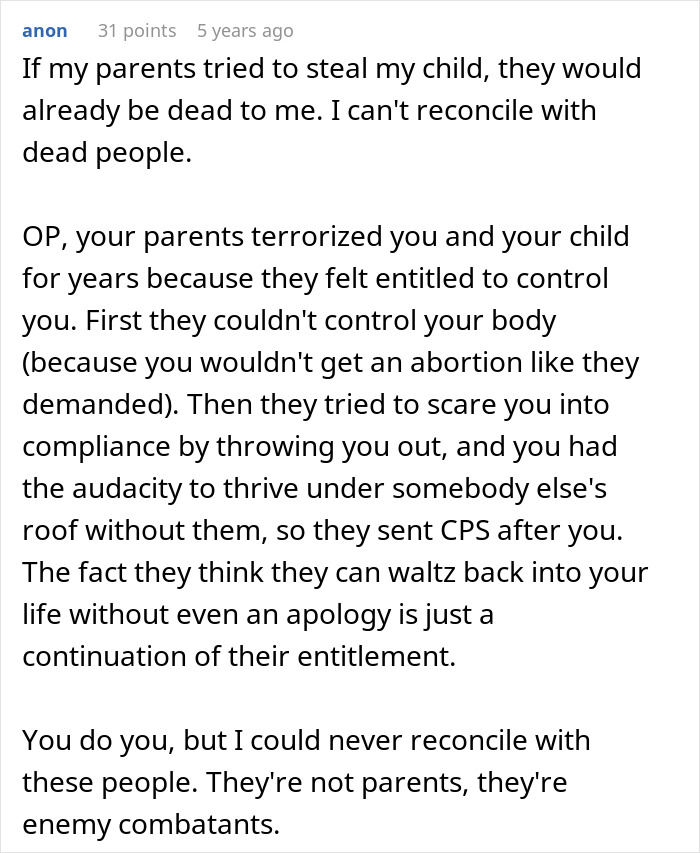 Screenshot of a comment discussing an estranged dad seeking to reconnect with his daughter after disowning her for pregnancy. Screenshot of a comment discussing an estranged dad seeking to reconnect with his daughter after disowning her for pregnancy.