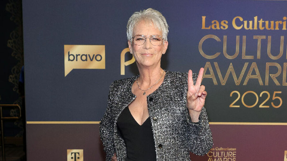 Jamie Lee Curtis posing on the red carpet at the Las Culturistas Culture Awards 2025 event.
