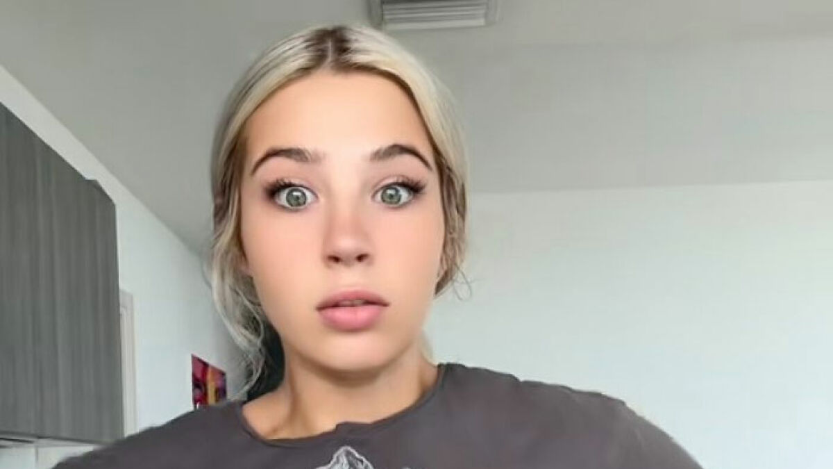Young woman with a shocked expression, sharing her traumatizing story about accidentally leaving a tampon inside for a month