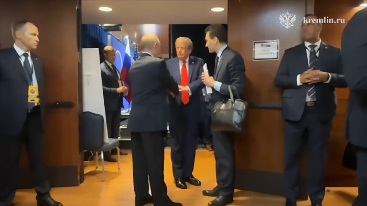 Putin and Trump meeting in Alaska with aides nearby, sparking rumors about Putinu2019s twitching leg and possible exoskeleton.