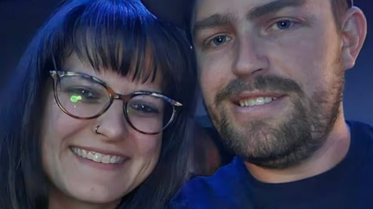 Smiling couple at concert, close-up photo capturing moment before viral mom punched unconscious after drink incident brawl.