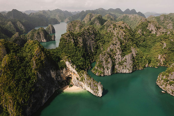 People Share 43 Stories Of When They Visited A Place That Made Them Nope Out Immediately 