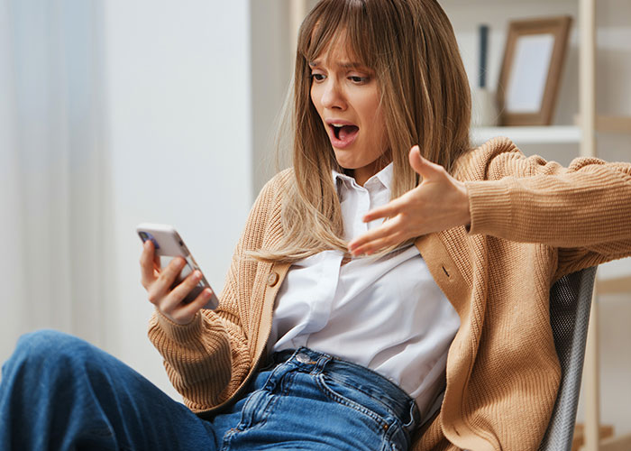 "Cheated On Her With Her Aunt": 44 Times People Couldn't Believe What They Found Out About Friends