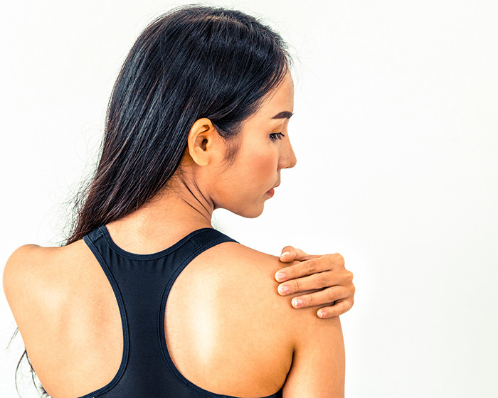 Woman in black sportswear touching shoulder, illustrating the doctor reveals 11 push-ups challenge for women’s health. Woman in black sportswear touching shoulder, illustrating the doctor reveals 11 push-ups challenge for women’s health.
