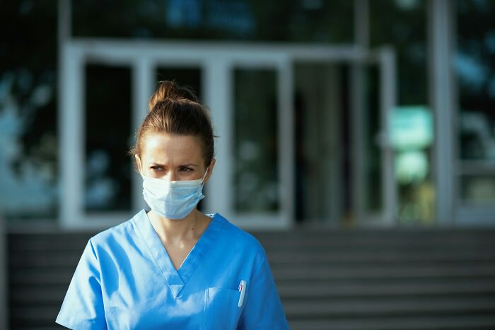 "All The Other Nurses Turn White": 39 Unexplainable Things These Night Shift Workers Experienced