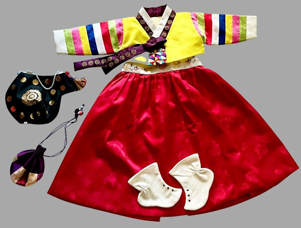 hanbok-outfit-689fe0688bd1c-png.jpg