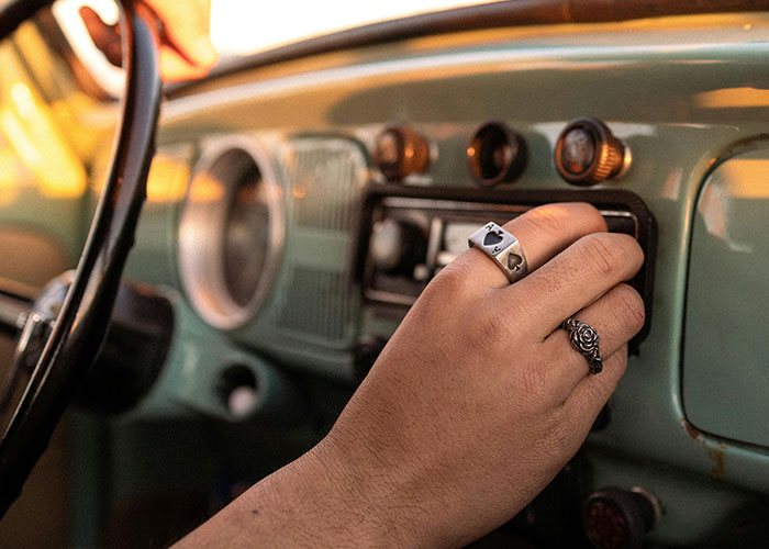 43 Long-Haul Truckers Reveal Nightmarish Encounters That Still Haunt Them