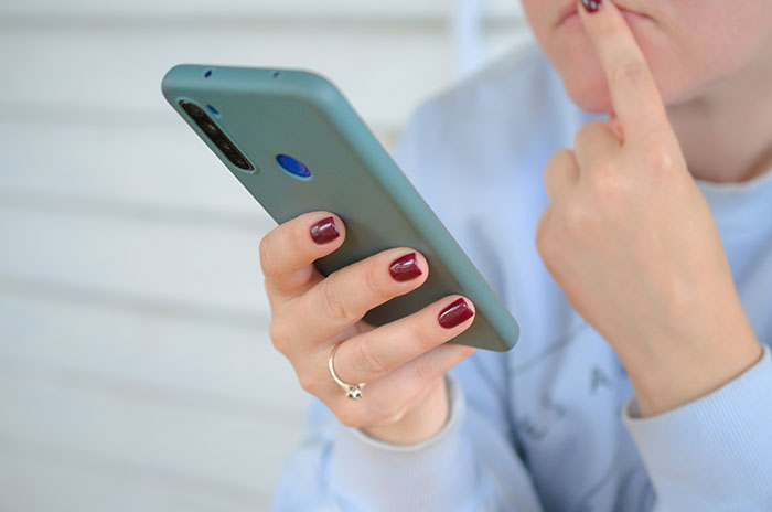 Woman Moves On From Feeling Sad About Friend Ghosting Her On Her Wedding Until A Random Voicemail Woman Moves On From Feeling Sad About Friend Ghosting Her On Her Wedding Until A Random Voicemail