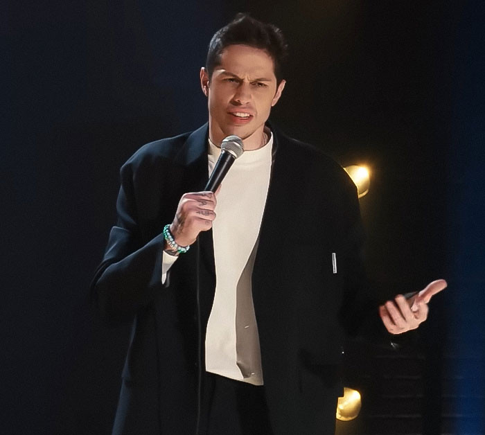 Pete Davidson performing stand-up comedy, addressing the scrutiny and double standard of size of his manhood on stage. Pete Davidson performing stand-up comedy, addressing the scrutiny and double standard of size of his manhood on stage.