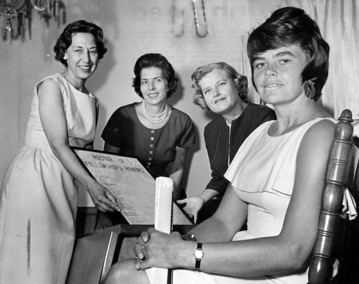 Black and white photo of LA women in 1962 dressed stylishly, gathered and smiling during a social event or meeting.