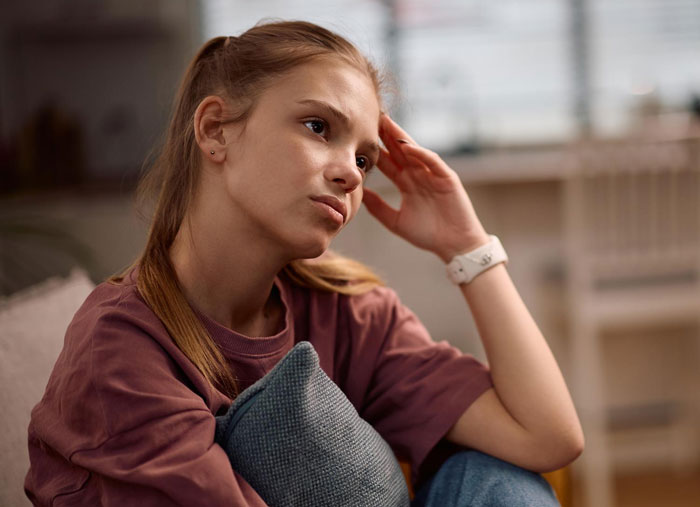 Teen girl looking thoughtful and stressed, symbolizing 16YO twins burdened by babysitting family responsibilities. Teen girl looking thoughtful and stressed, symbolizing 16YO twins burdened by babysitting family responsibilities.