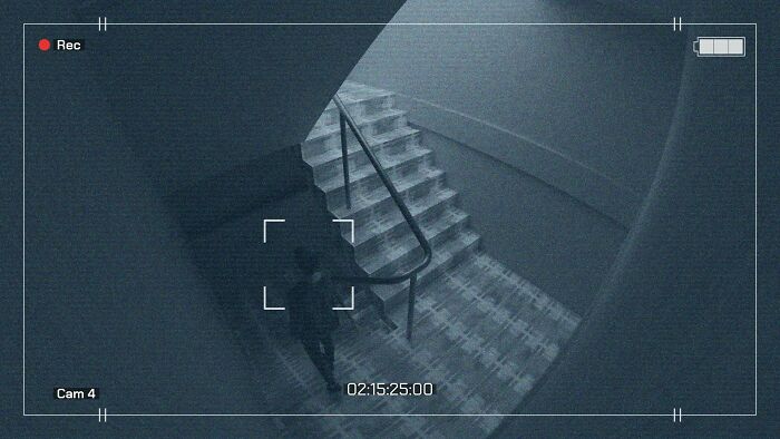 "All The Other Nurses Turn White": 39 Unexplainable Things These Night Shift Workers Experienced