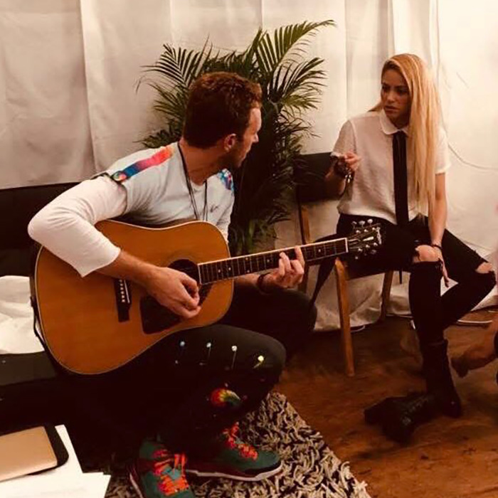 Chris Martin playing guitar while Shakira listens attentively, sparking fans speculate on Shakira and Chris Martin romance. Chris Martin playing guitar while Shakira listens attentively, sparking fans speculate on Shakira and Chris Martin romance.