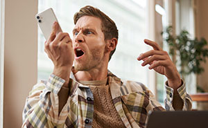 Guy Dumps Wife And Kids For New Woman, Livid When Sis Lets Her See Pics Of His Ex