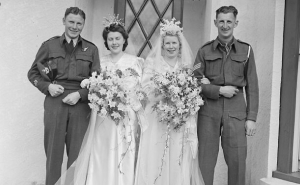 Love In The Shadow Of War: 33 Moving Wedding Photos From The 1940s