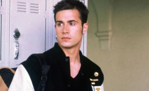 31 Iconic Photos Of Actors Who Were The Ultimate Heartthrobs Of Their Time