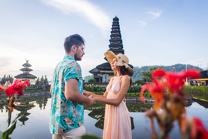 Couple on honeymoon holding hands near temple, highlighting husband and wife money and honeymoon conflict. Couple on honeymoon holding hands near temple, highlighting husband and wife money and honeymoon conflict.