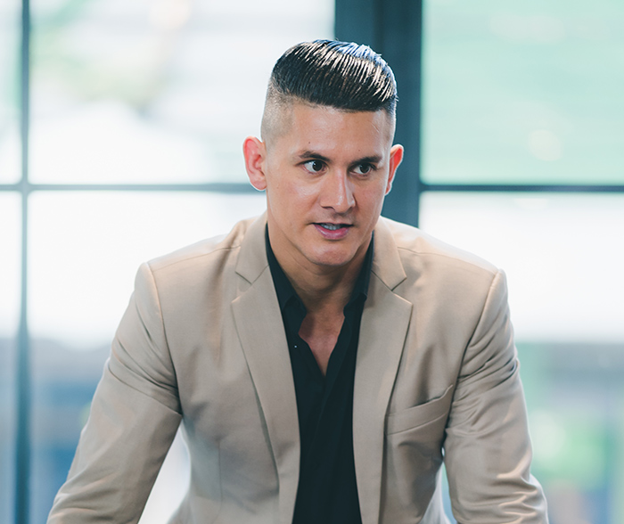 Manager Follows Employee Around To Expose Her Laziness, Finds Out She’s Running The Place Manager Follows Employee Around To Expose Her Laziness, Finds Out She’s Running The Place