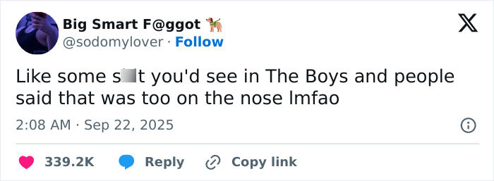 Screenshot of a tweet criticizing WWE level stuff during Charlie Kirk memorial organizers' surprising entrance. Screenshot of a tweet criticizing WWE level stuff during Charlie Kirk memorial organizers' surprising entrance.