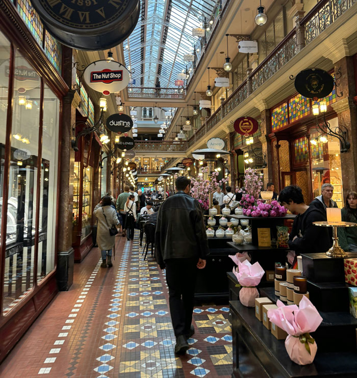 42 Chilling Stories From Security Guards Who Experienced The Scariest Moments On Duty