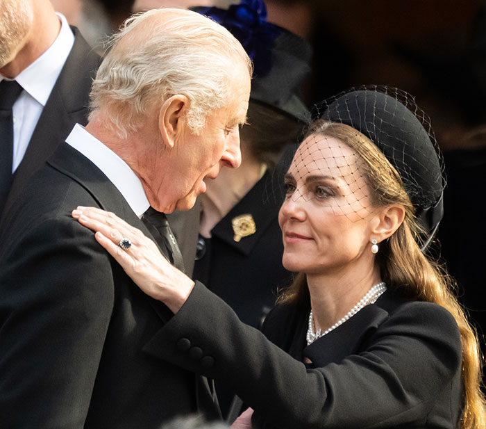 Kate Middleton warmly saying goodbye to King Charles with a kiss on the cheek after the royal funeral ceremony Kate Middleton warmly saying goodbye to King Charles with a kiss on the cheek after the royal funeral ceremony