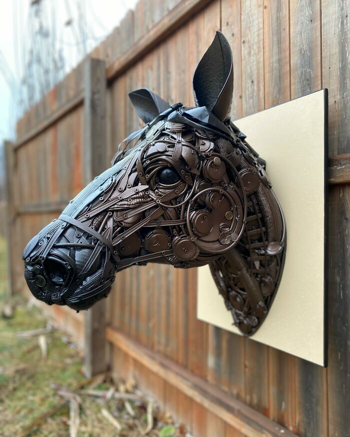 Horse head sculpture made from recycled metal parts, showcasing stunning animal sculptures crafted from trash by an innovative artist.
