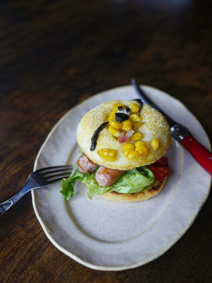 Creative meals for kids featuring corn and seaweed dog faces on round bread rolls by a mom from Japan.