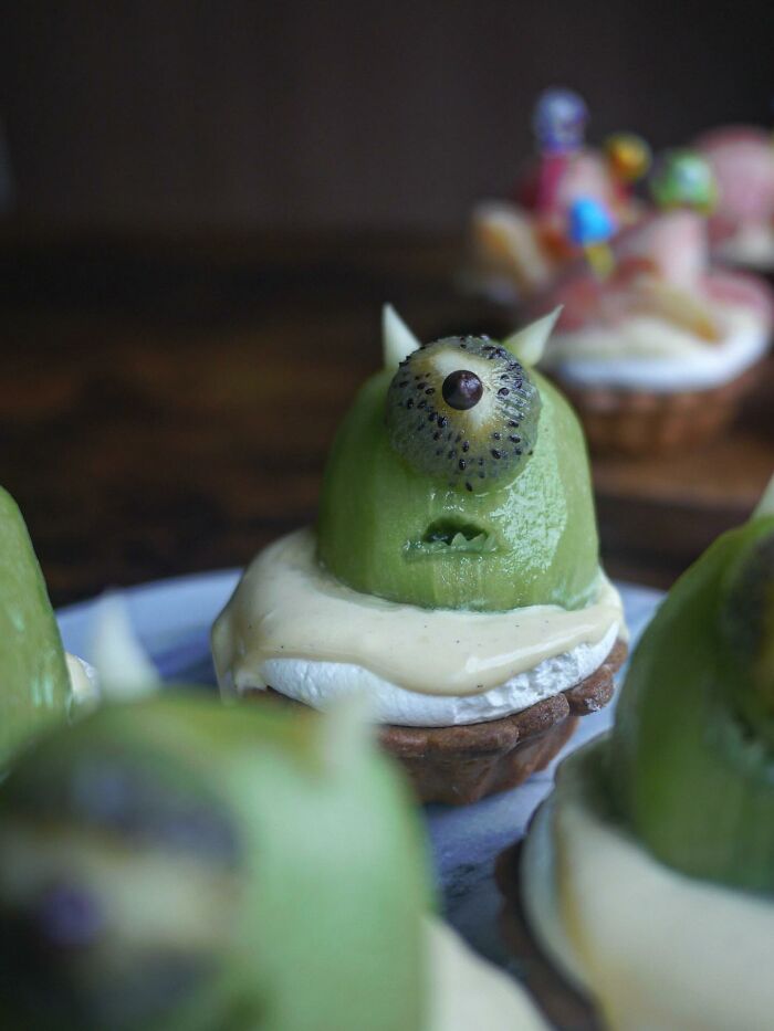 Incredibly creative meals by a Japanese mom featuring cute kiwi monster cupcakes on a marble plate for her kids.