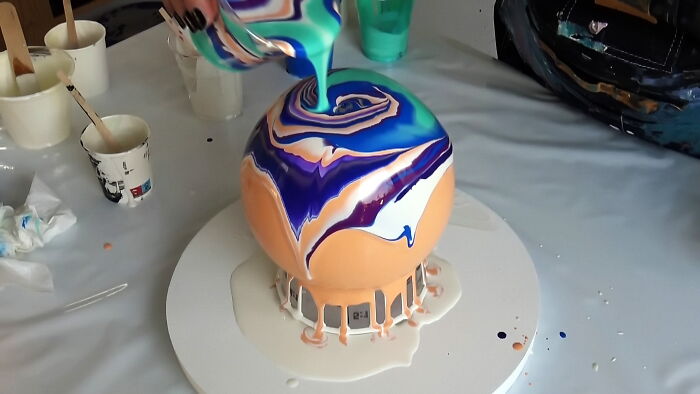 I Turn Any Vase Into Art, And Here Are My Fun & Easy Acrylic Pouring Ideas I Turn Any Vase Into Art, And Here Are My Fun & Easy Acrylic Pouring Ideas