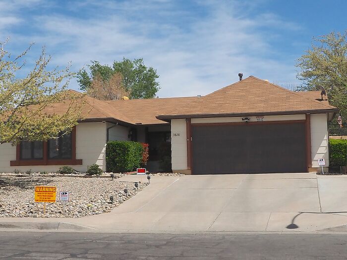 Suburban ranch-style house with landscaped yard, representing iconic TV houses that exist in real life.