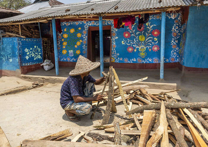 I Visited A Village Where Every Season Brings New Murals On The Mud Walls
