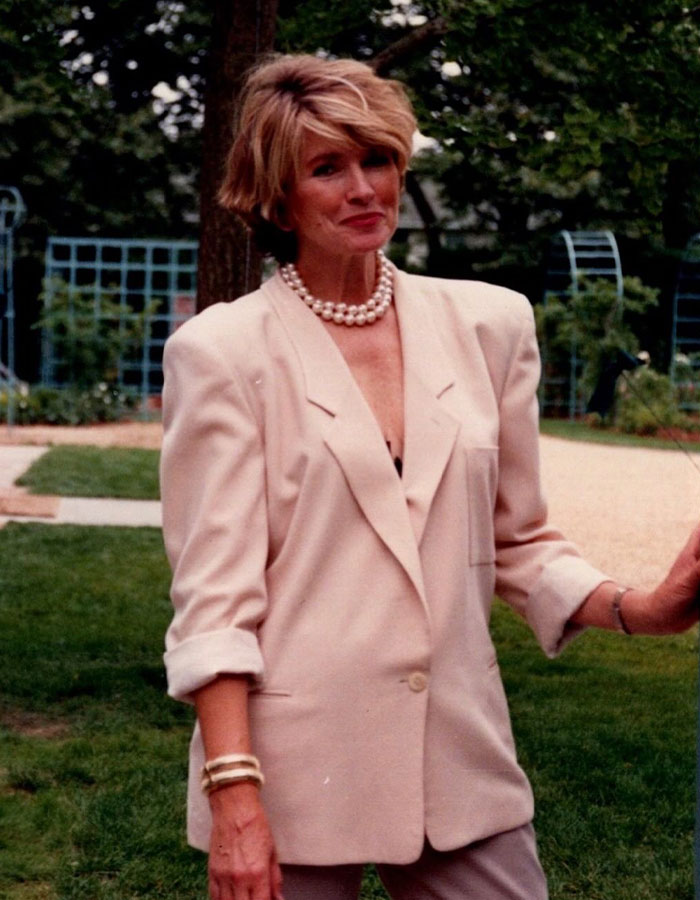 Martha Stewart posing outdoors in a cream blazer and pearl necklace sparking plastic surgery rumors with new selfie Martha Stewart posing outdoors in a cream blazer and pearl necklace sparking plastic surgery rumors with new selfie