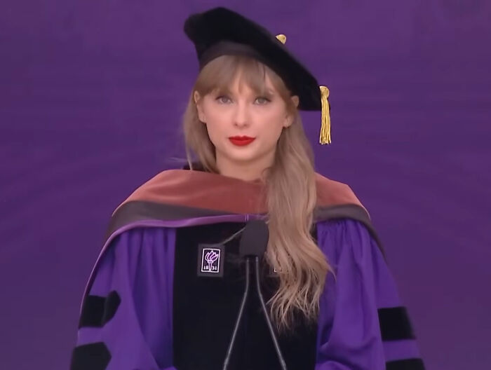 "Kelly Osbournes Triumphant Mess Up": 40 Moments Celebs Thought They Were Being Humble But Were Just Clueless