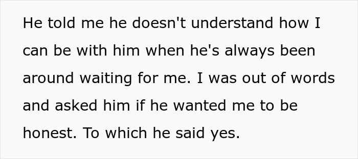 Text showing a guy telling an old friend she should date him instead of her boyfriend because he's tall. Text showing a guy telling an old friend she should date him instead of her boyfriend because he's tall.