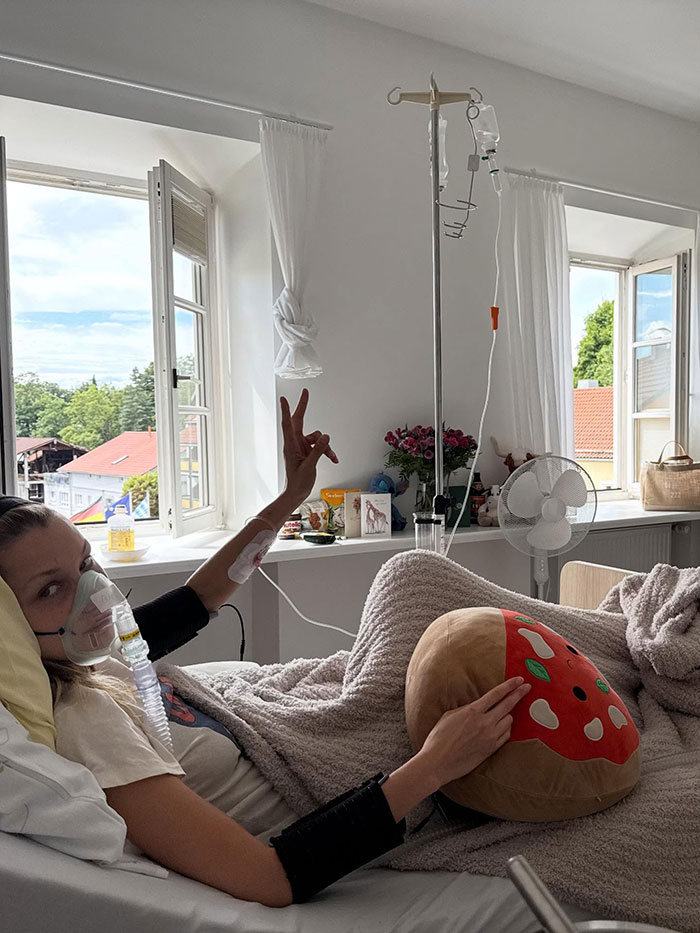 Bella Hadid in hospital bed with oxygen mask and IV drip, showing signs of years of invisible suffering. Bella Hadid in hospital bed with oxygen mask and IV drip, showing signs of years of invisible suffering.