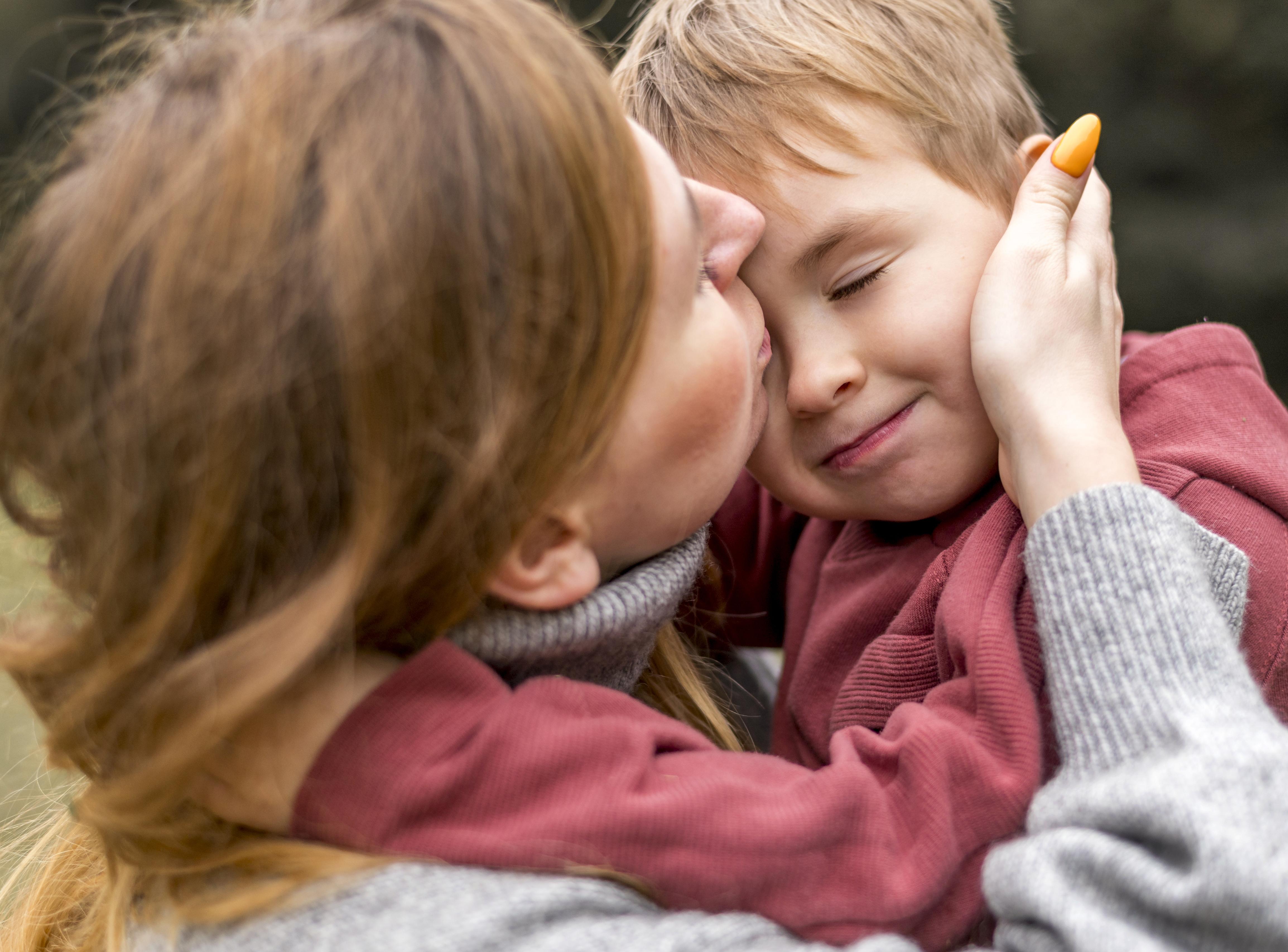 Woman Is Uncomfortable With Boyfriend And His Mom’s Relationship, Asks If This Is Normal Woman Is Uncomfortable With Boyfriend And His Mom’s Relationship, Asks If This Is Normal
