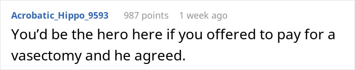 Comment on Reddit post discussing a man issuing an ultimatum to his stepbrother about financial support for his pregnant girlfriend.