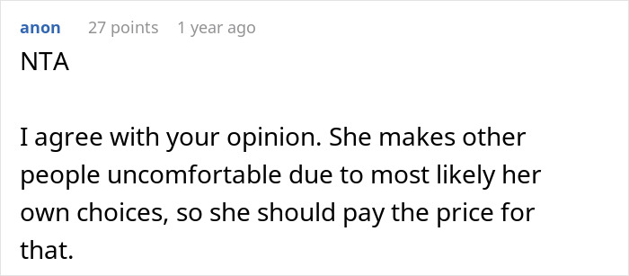 Screenshot of a comment agreeing that an obese friend should pay for extra seats on a flight to avoid discomfort. Screenshot of a comment agreeing that an obese friend should pay for extra seats on a flight to avoid discomfort.