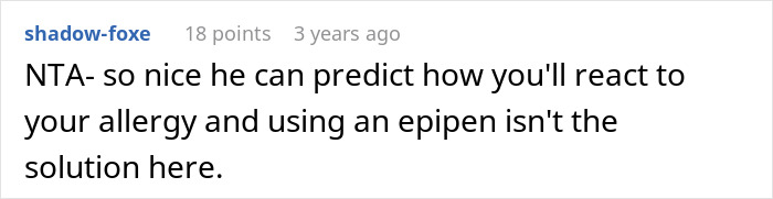 Comment discussing allergy risks and epipen use in a text post about a woman’s anaphylaxis and peanut allergy conflict.