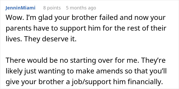 Screenshot of a comment discussing a mom who purposefully hid college acceptance letters from her least favorite kid. Screenshot of a comment discussing a mom who purposefully hid college acceptance letters from her least favorite kid.