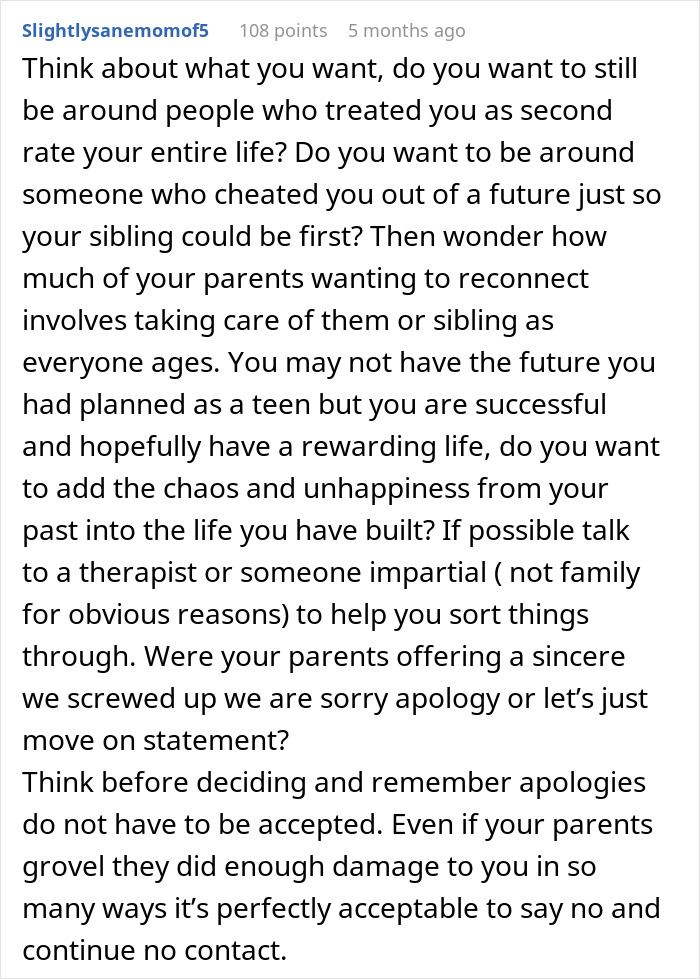 Screenshot of a Reddit comment discussing family dynamics and college acceptance letters hidden by a mom from a least favorite kid. Screenshot of a Reddit comment discussing family dynamics and college acceptance letters hidden by a mom from a least favorite kid.