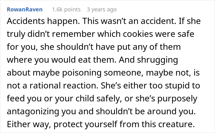 Screenshot of a forum comment discussing allergy safety concerns after gluten treats were mixed with allergy-safe food. Screenshot of a forum comment discussing allergy safety concerns after gluten treats were mixed with allergy-safe food.