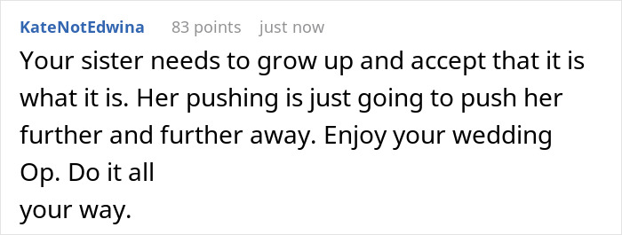 Comment discussing bride refusing mom’s hubby to walk her down aisle and sister causing conflict over it.