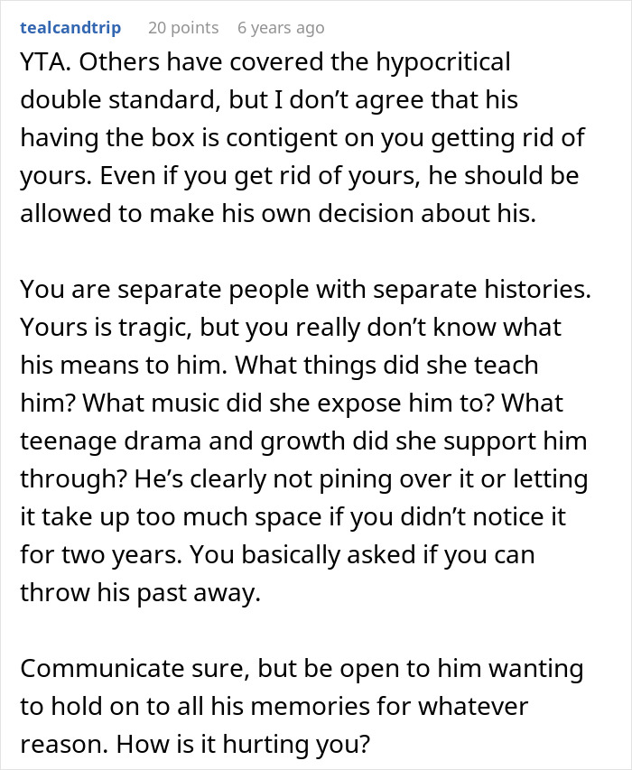 Screenshot of a Reddit comment discussing hypocrisy about keeping ex-girlfriend’s and late ex-boyfriend’s memory boxes in a relationship.